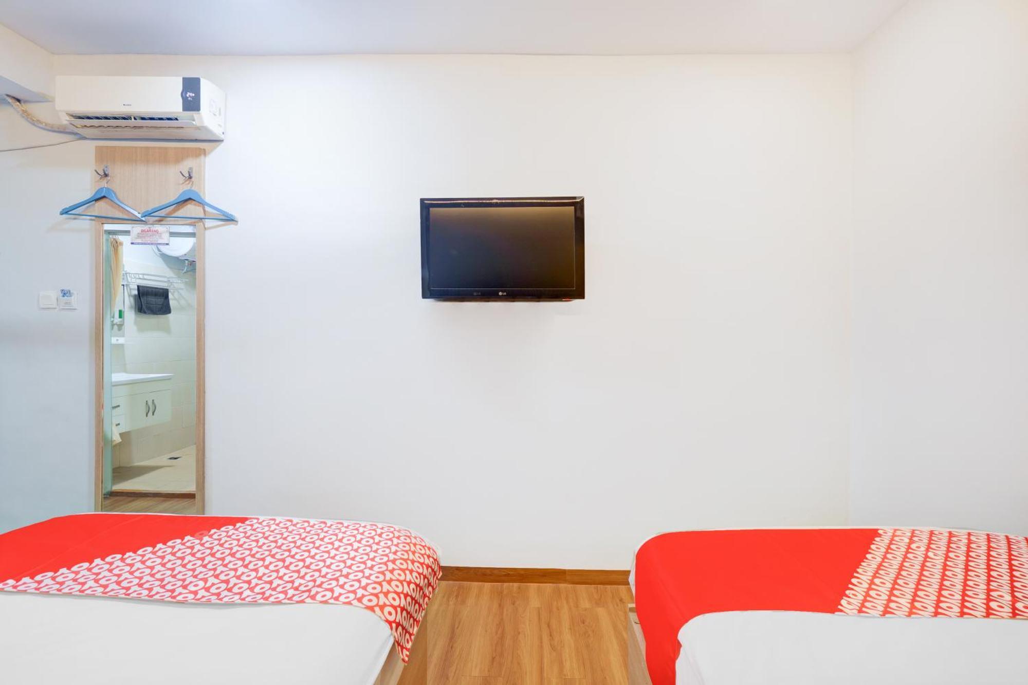 Capital O 94542 Hotel Suba Джакарта Екстериор снимка